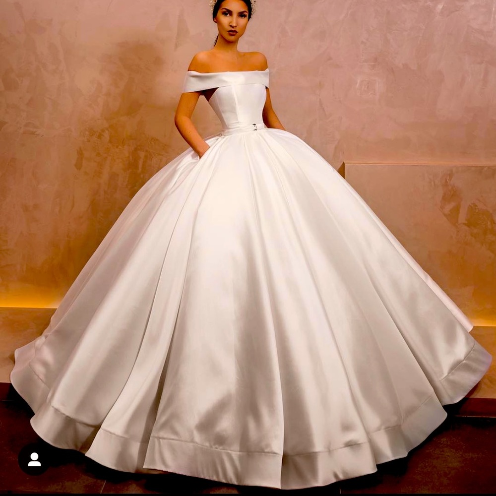 New never worn bride dress lia stublla